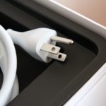 今、新しいMacBook Airを買うと、もれなく困る形状の延長ケーブルがついてくる!